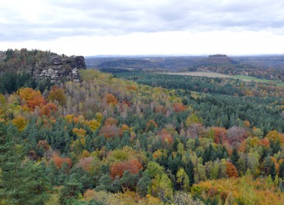 Blick vom Papststeinim Herbst: links Gohrischstein, weiter hinten Königstein blick vom papststeinim herbst: links gohrischstein, weiter hinten königstein
