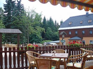 Terrasse und Biergarten der Fischerbaude Holzhau